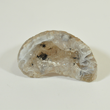 ג'אוד זו הצורה של האבן שהיא מעין מערה עגולה וחלולה. לאפיס עולם הקריסטלים המרכז לאנרגיה רוחנית
